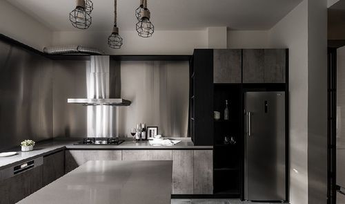 120平歐式豪華三居裝修效果案例 圍塑溫馨復(fù)古的溫柔雅致復(fù)古黑金低奢風(fēng)裝修實(shí)景圖賞析 土巴兔家居室內(nèi)裝修設(shè)計(jì)效果圖