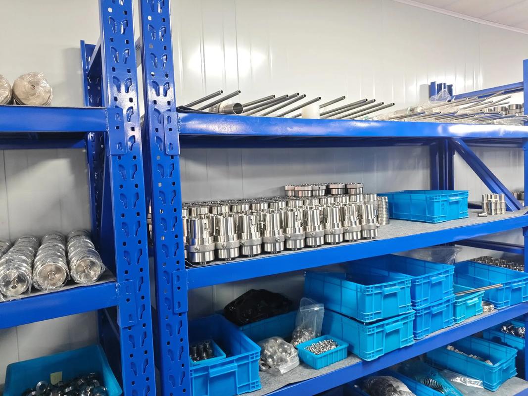 飲料灌裝機(jī)械配件大全 止旋刀與旋蓋模的關(guān)鍵作用及設(shè)備廠家解析